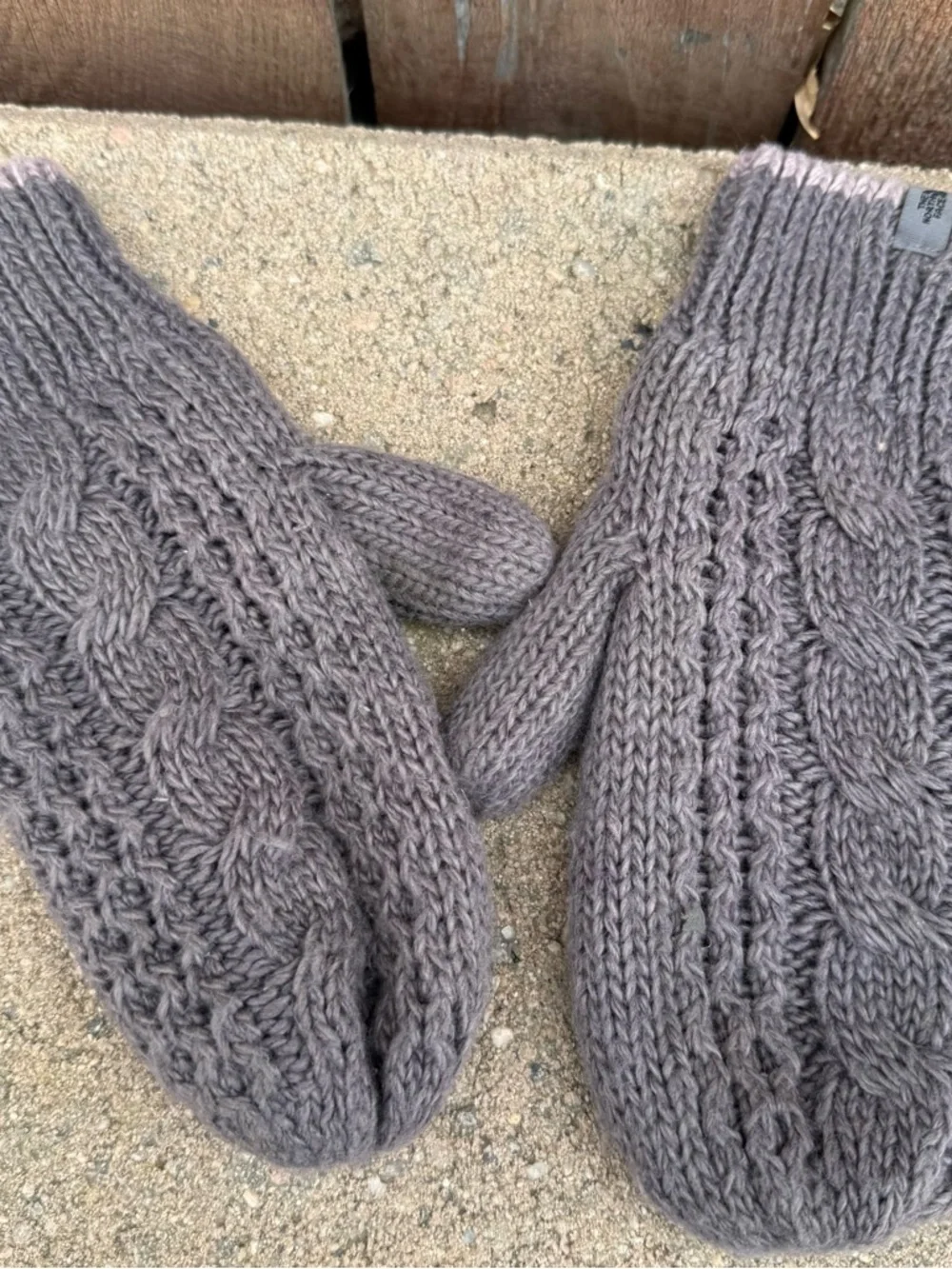 North Face Gray Cable Knit Women’s Mittens Gloves Size Small Medium